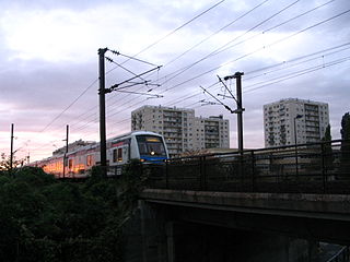 320px-Champigny-sur-Marne_-_Ligne_Paris-Mulhouse_-_RER_E